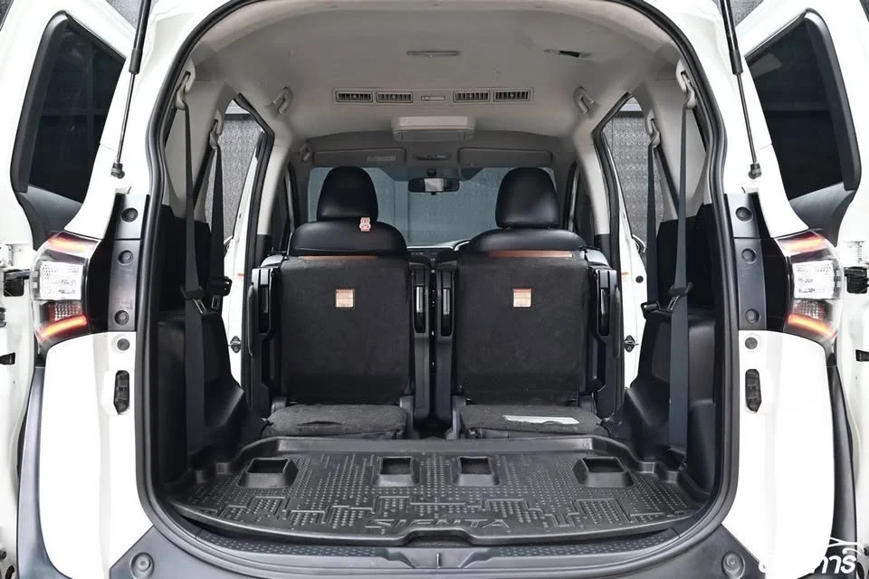 2017 Toyota Sienta II 2