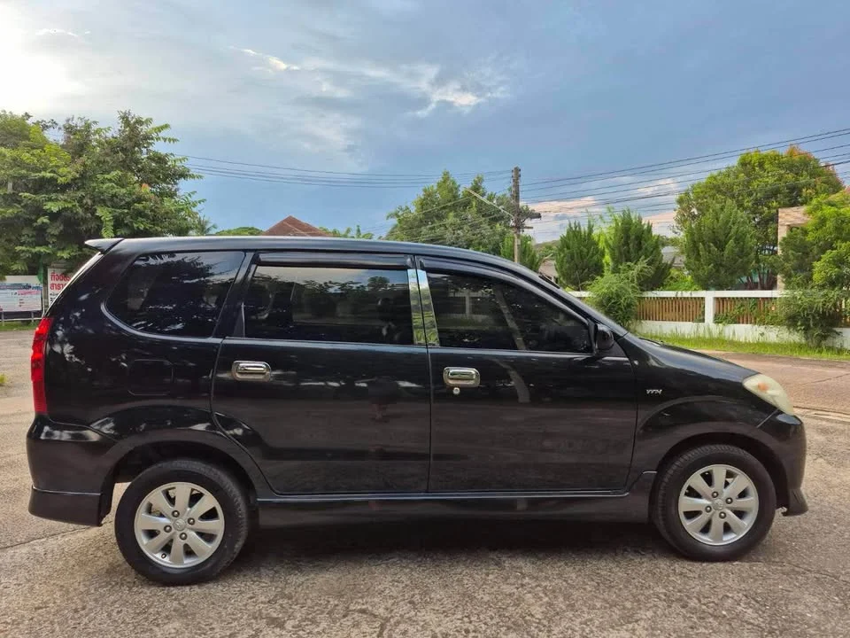 2010 Toyota Avanza I 2
