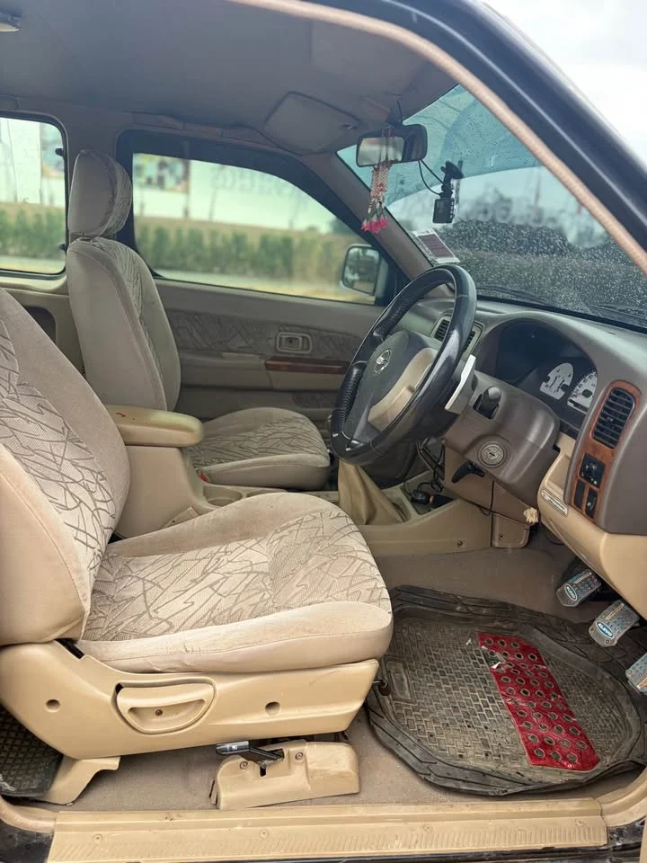 2004 Nissan Frontier I 2