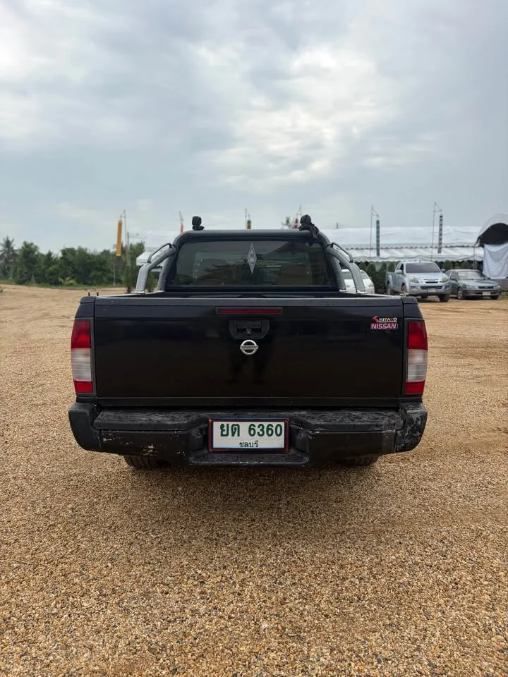 2004 Nissan Frontier I 3