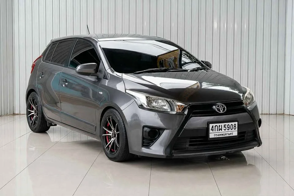 2015 Toyota Yaris III 2