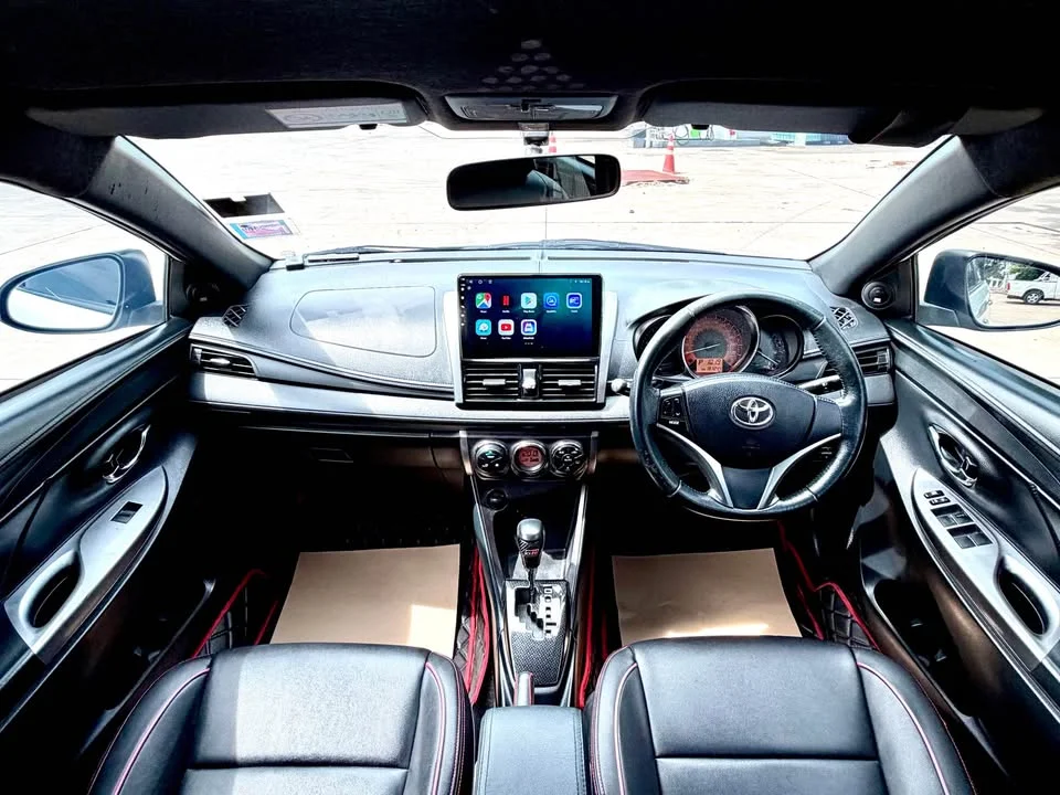 2015 Toyota Yaris III 2