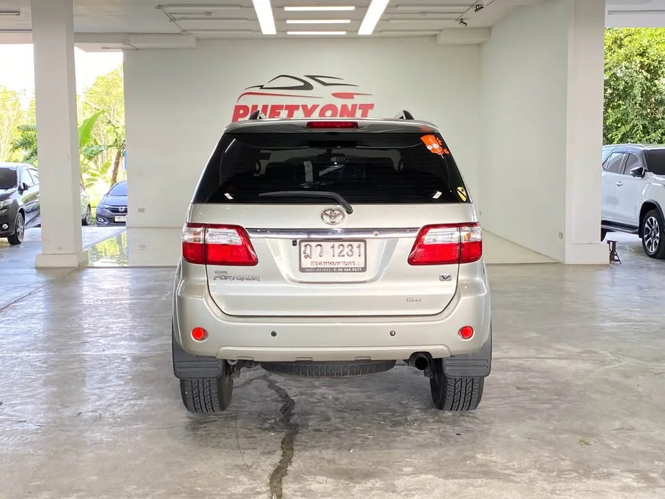 2010 Toyota Fortuner I 3
