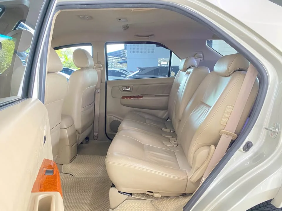 2010 Toyota Fortuner I 2