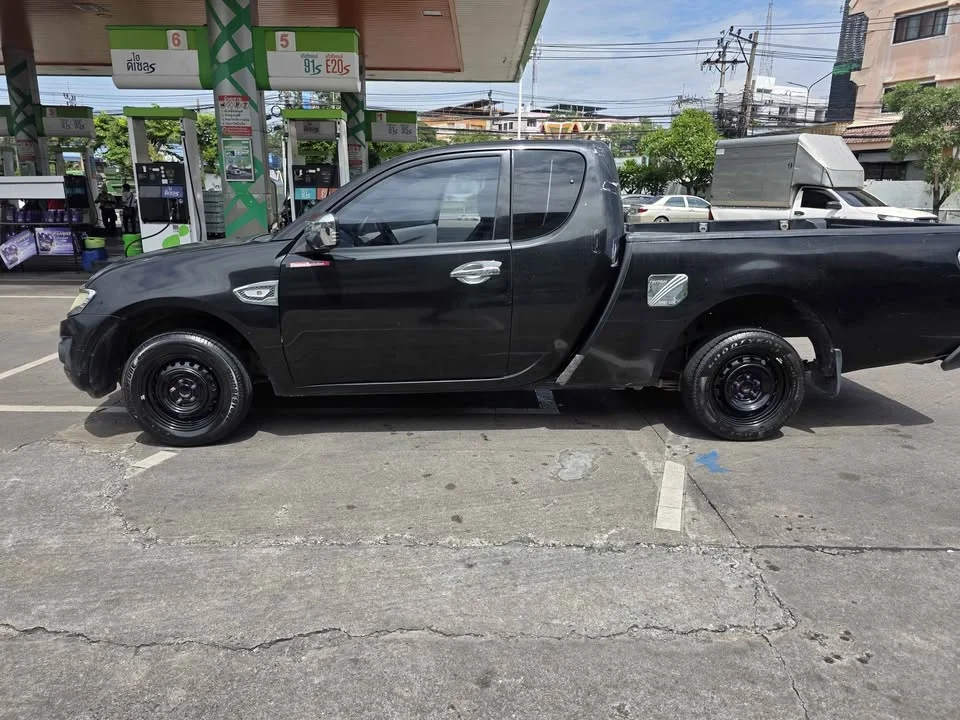 2012 Mitsubishi Triton IV 2