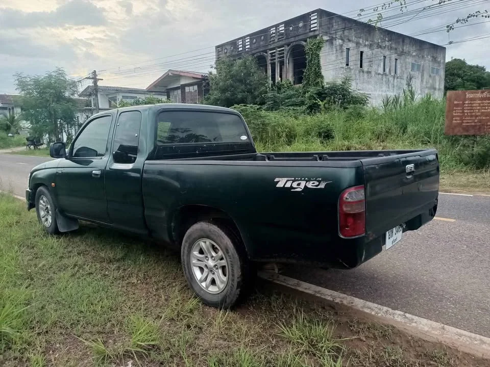2002 Toyota Hilux Tiger VI 2