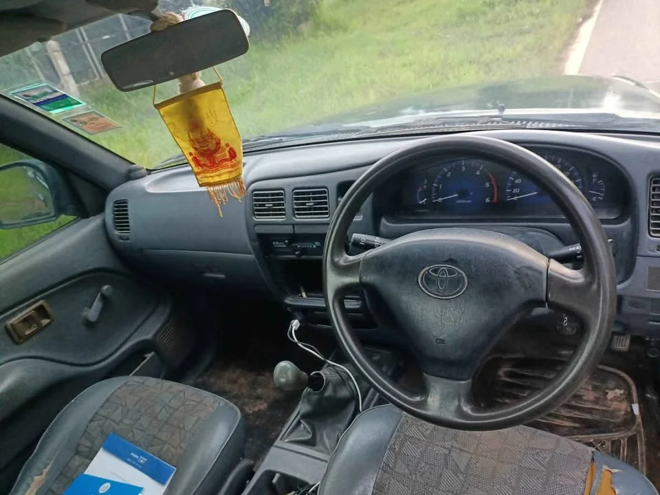 2002 Toyota Hilux Tiger VI 3