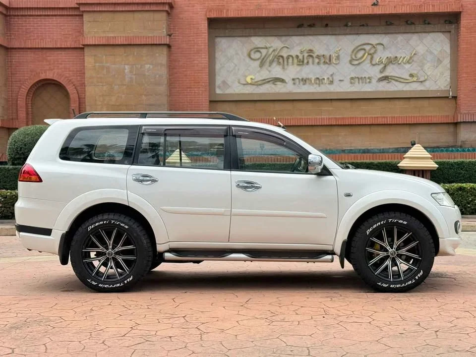 2013 Mitsubishi Pajero Sport II 2