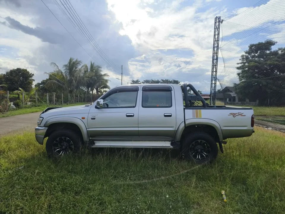 2004 Toyota Hilux Tiger VI 2