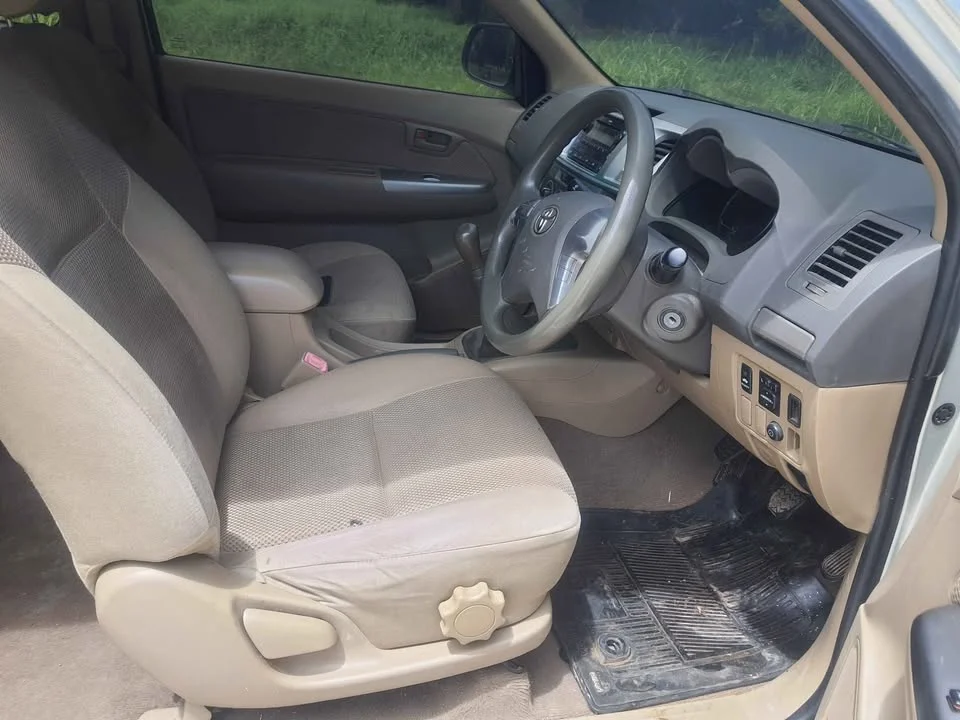 2013 Toyota Hilux VII 2