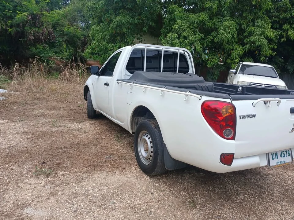 2011 Mitsubishi Triton IV 2