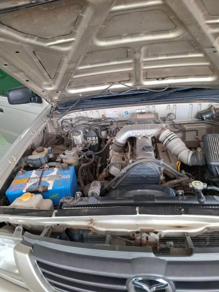 2004 Mazda 2500 Fighter V 2