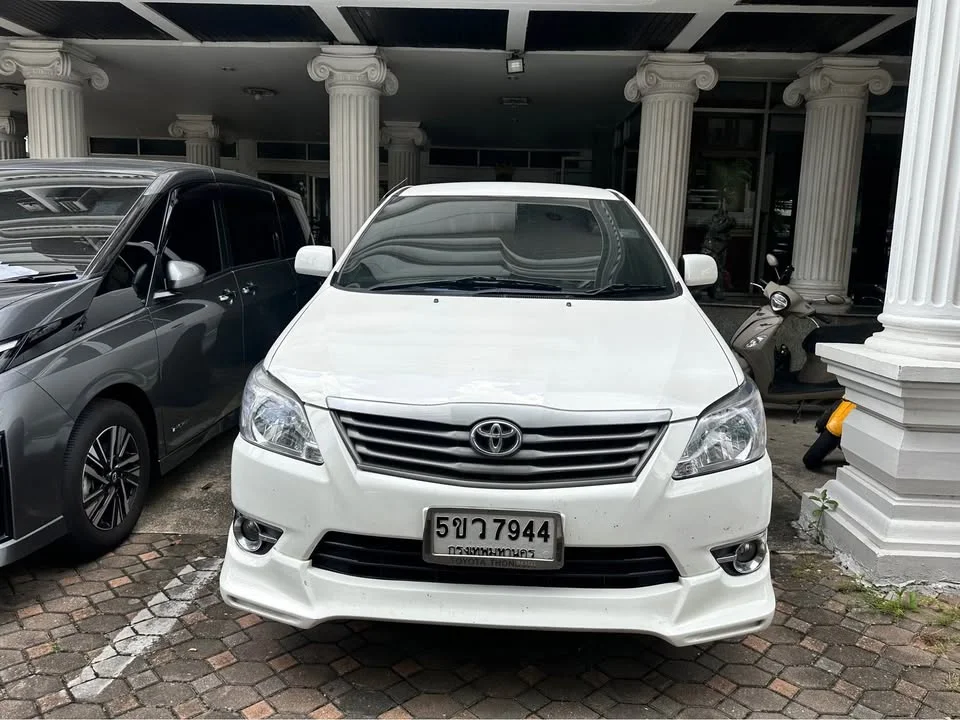 2012 Toyota Innova I 2