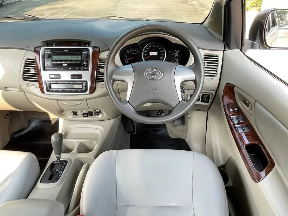 2013 Toyota Innova I 3