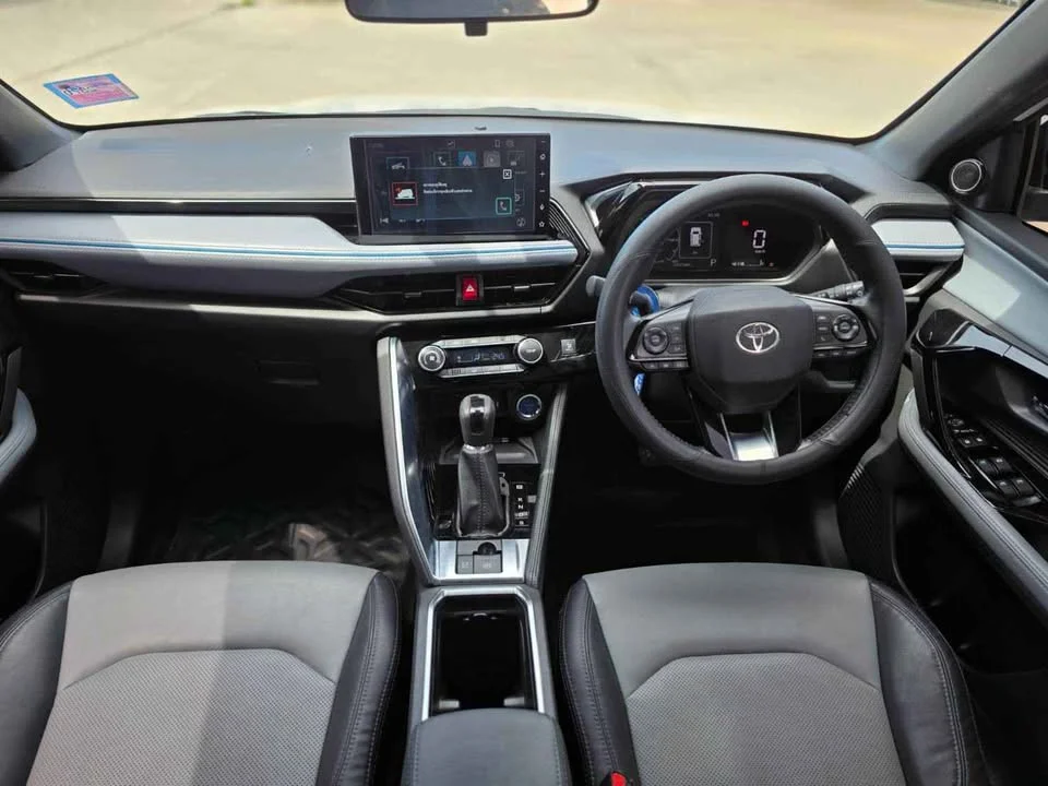 2024 Toyota Yaris Cross AC200 3