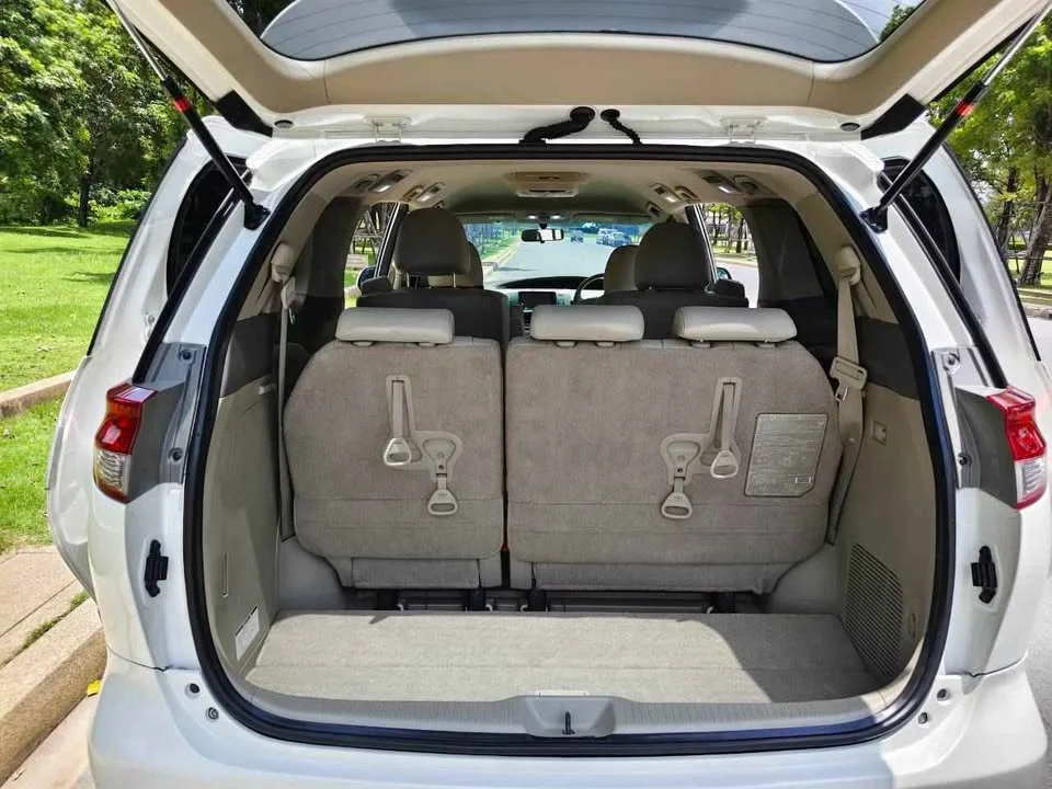2010 Toyota Estima III 2