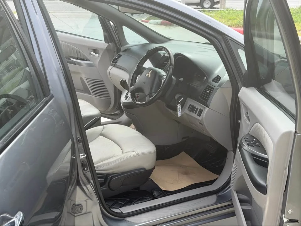 2008 Mitsubishi Space Wagon IV 3