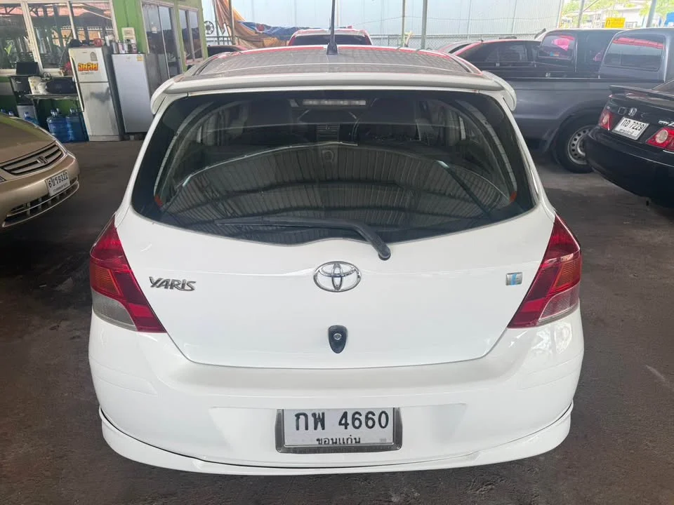 2010 Toyota Yaris II 2