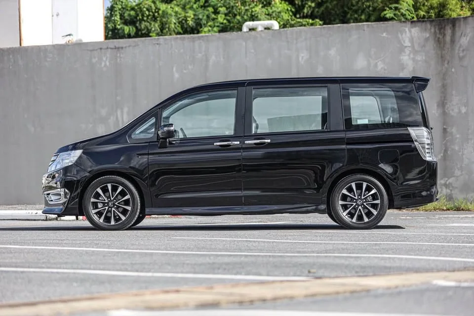2014 Honda Stepwgn IV 2