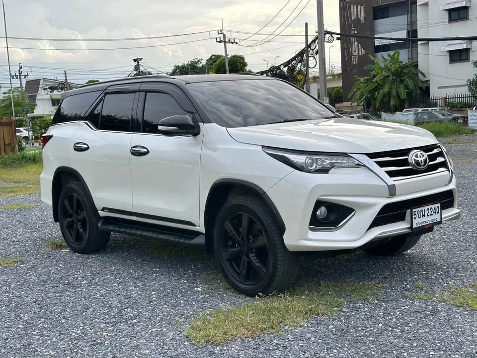 2017 Toyota Fortuner II 3