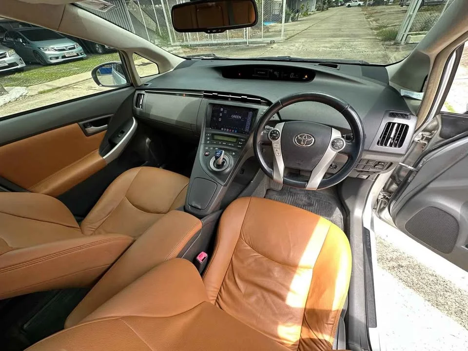 2011 Toyota Prius III 3