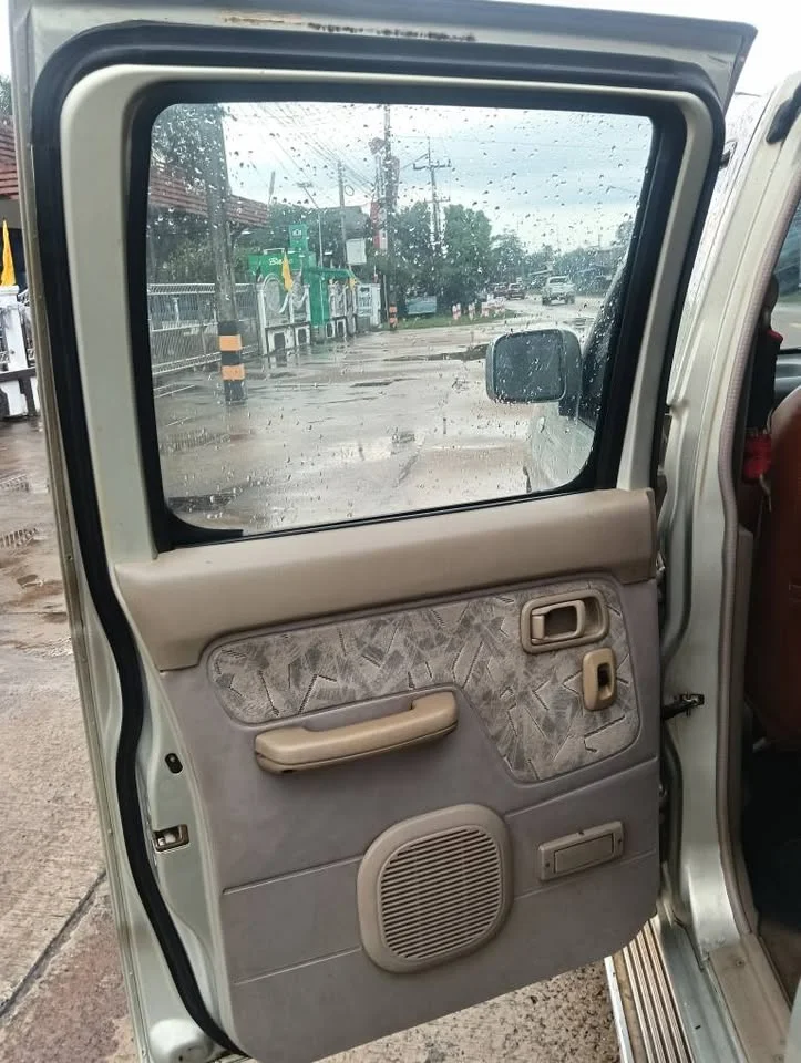 2003 Nissan Frontier I 3