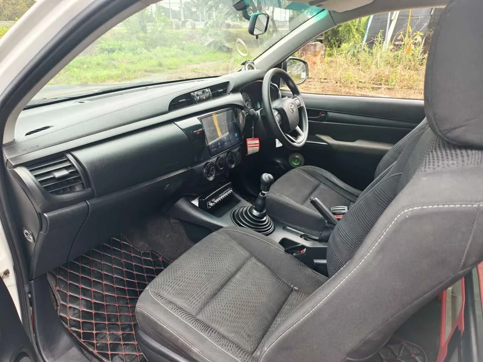 2019 Toyota Hilux VIII 2