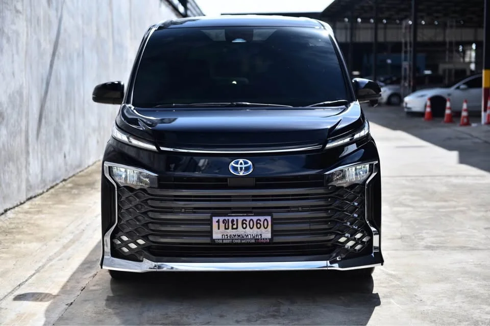 2023 Toyota Voxy IV 3