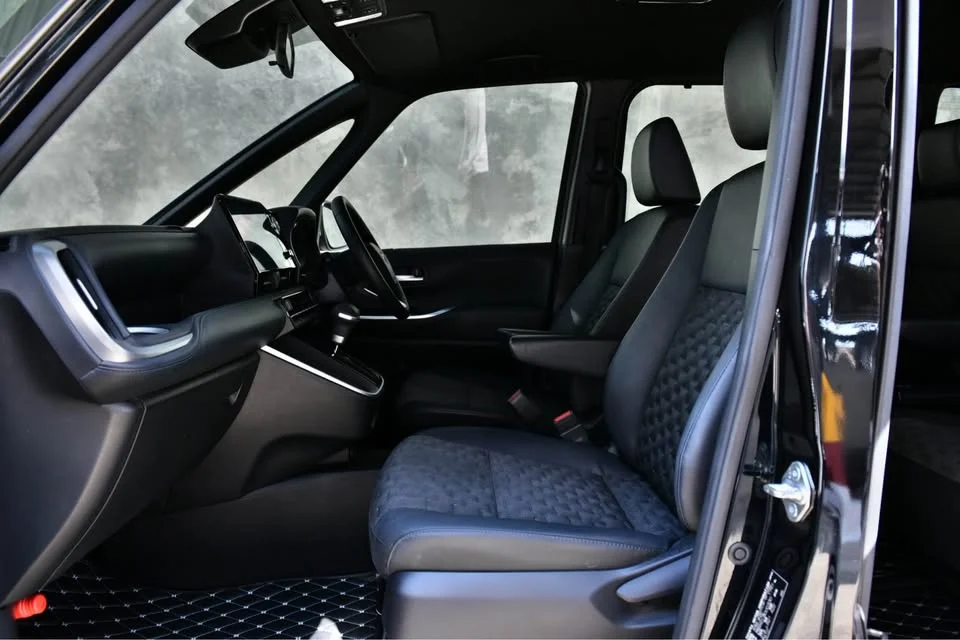 2023 Toyota Voxy IV 2