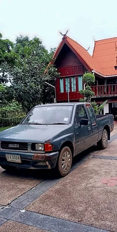 1990 Isuzu TFR III 3