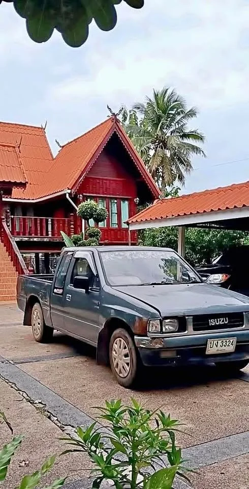 1990 Isuzu TFR III 2