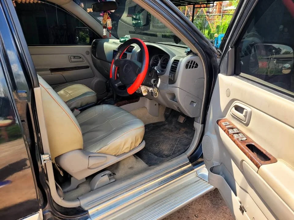 2006 Isuzu MU-7 3
