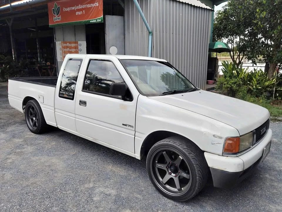 1994 Isuzu TFR III 2
