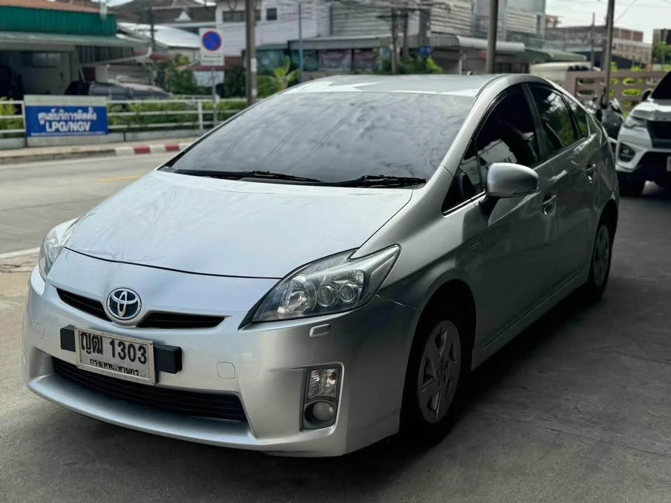 2011 Toyota Prius III 3
