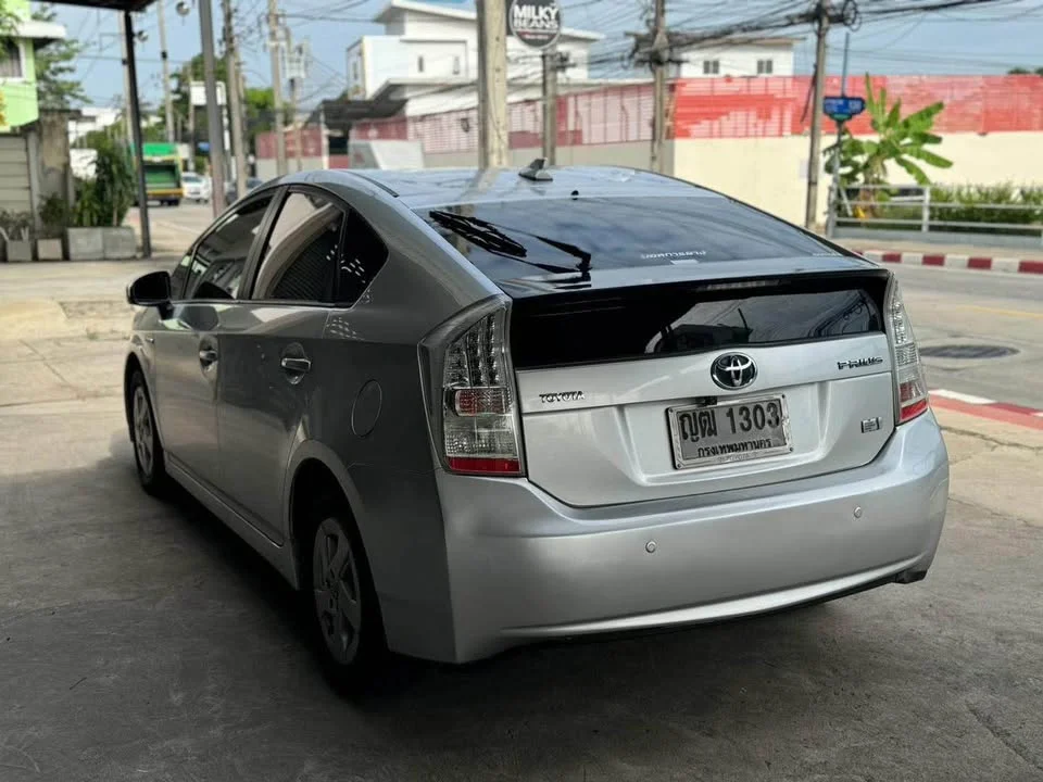 2011 Toyota Prius III 2