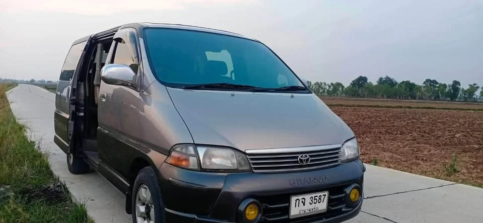 2000 Toyota Granvia H100 3