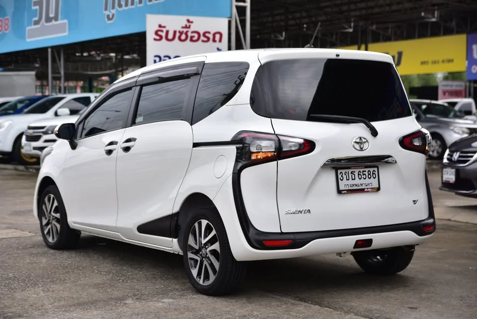 2018 Toyota Sienta II 2