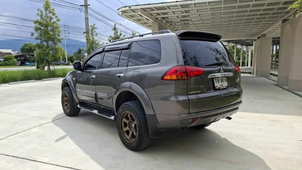 2011 Mitsubishi Pajero Sport II 2
