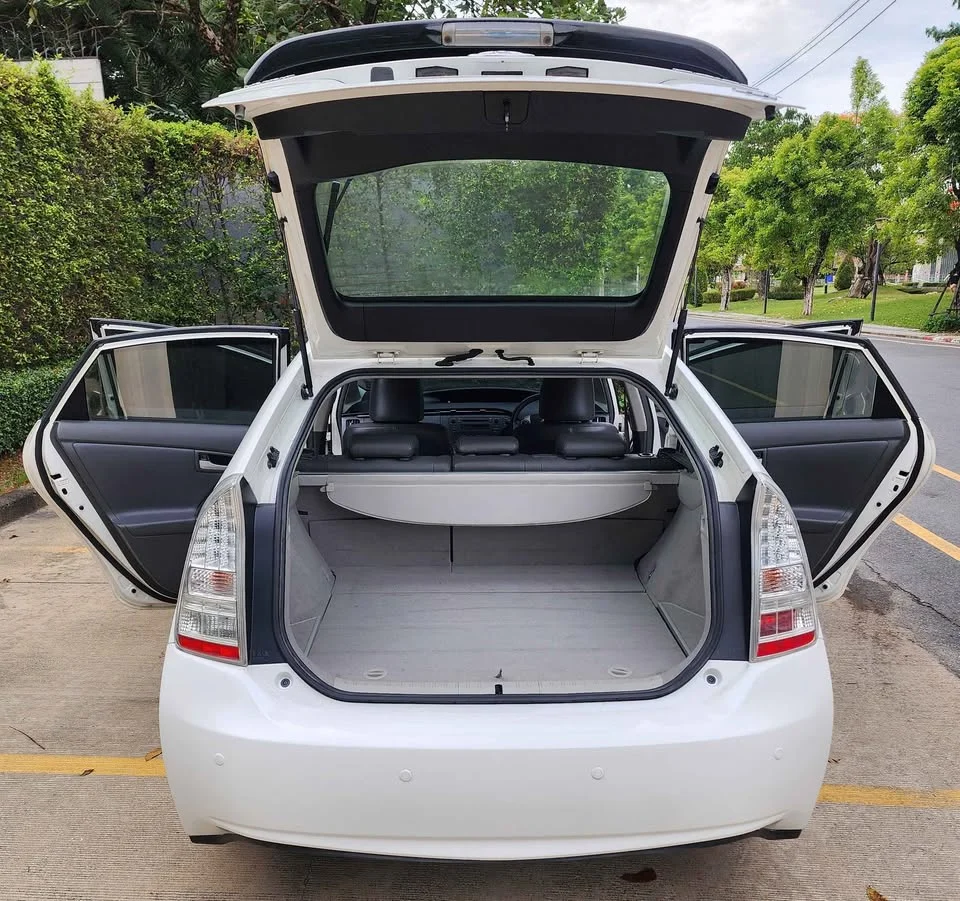 2011 Toyota Prius III 3
