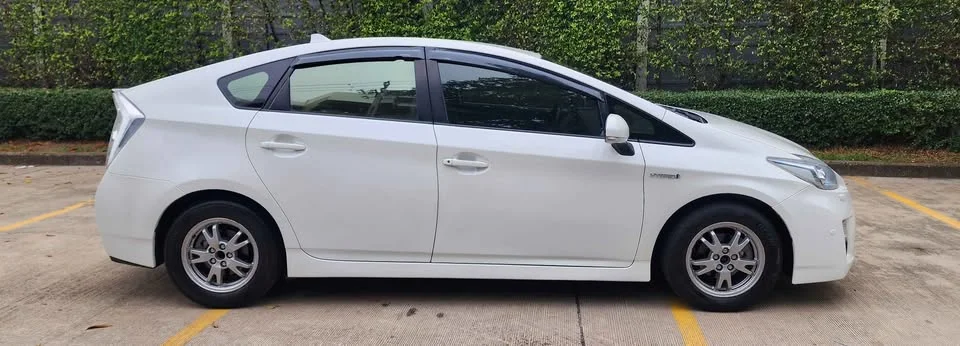 2011 Toyota Prius III 2