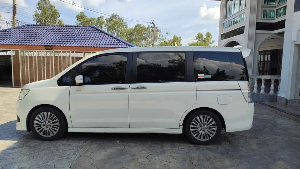 2012 Honda Stepwgn IV 3