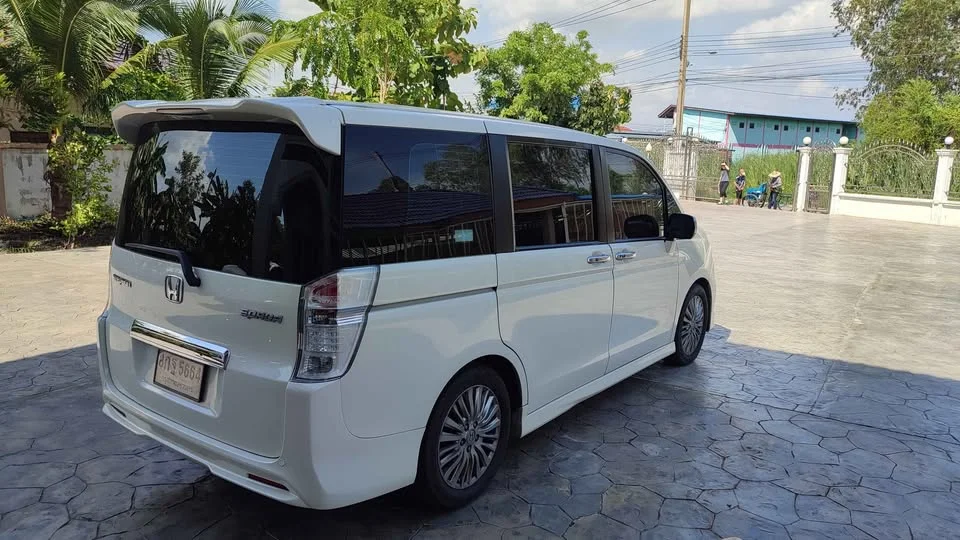 2012 Honda Stepwgn IV 2