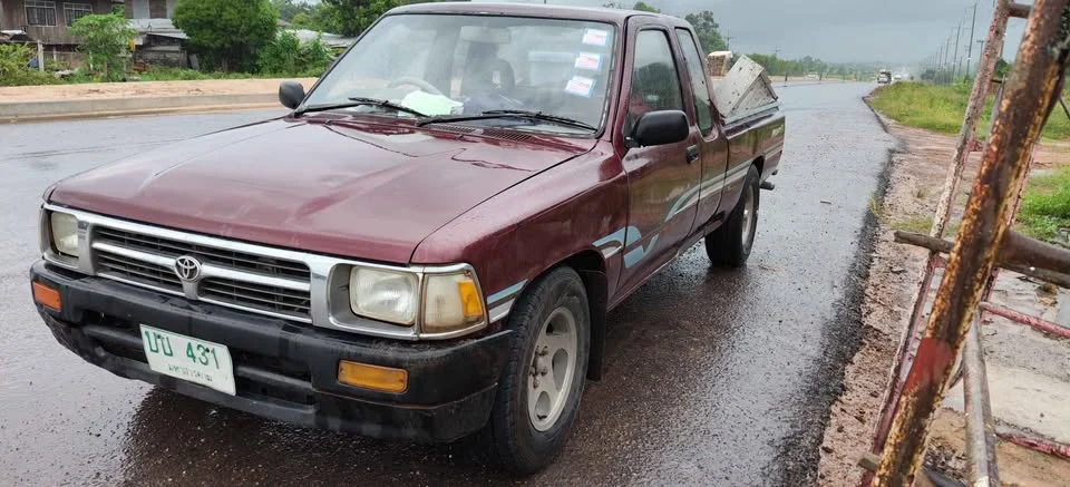 1992 Toyota Hilux Mighty-X V 2