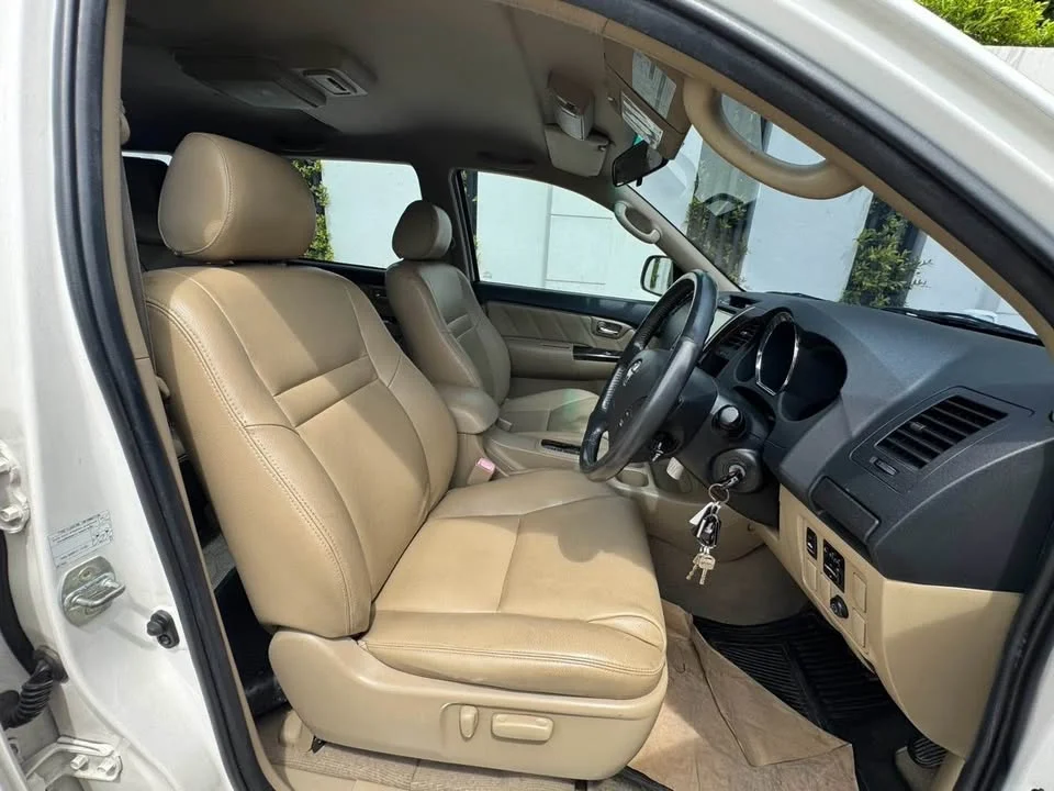 2010 Toyota Fortuner I 3