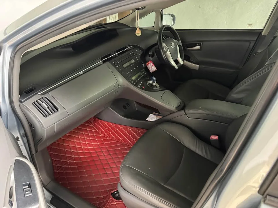 2012 Toyota Prius III 2