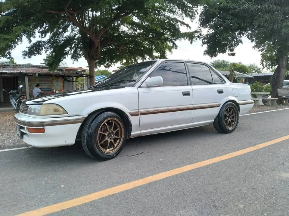 Toyota Corolla Altis VI (E90) 3