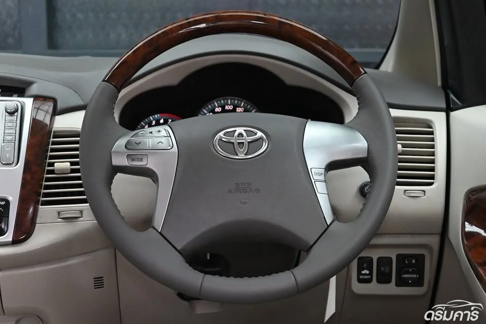 2013 Toyota Innova I 2