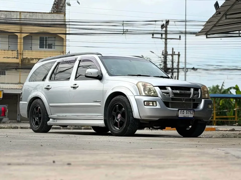 2005 Isuzu MU-7 3