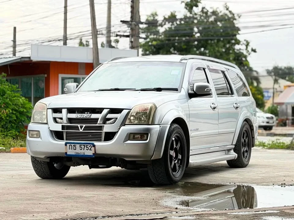 2005 Isuzu MU-7 2