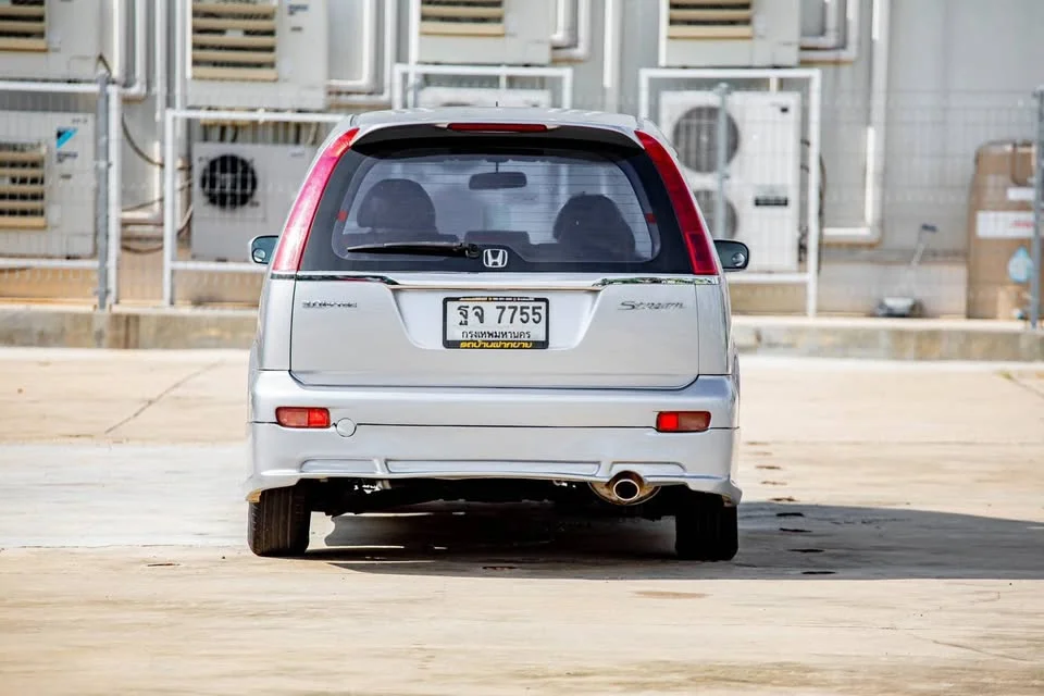 2004 Honda Stream I 3